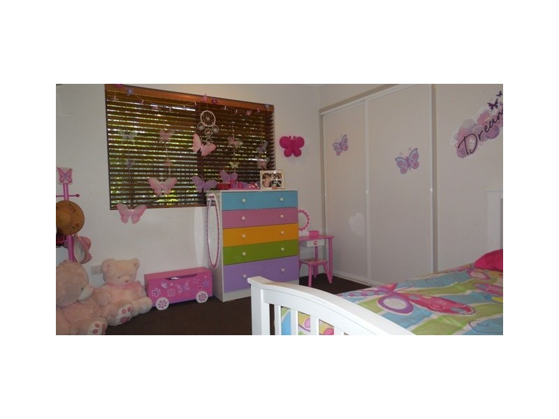 8 Sir Griffith Way, Rural View QLD 4740