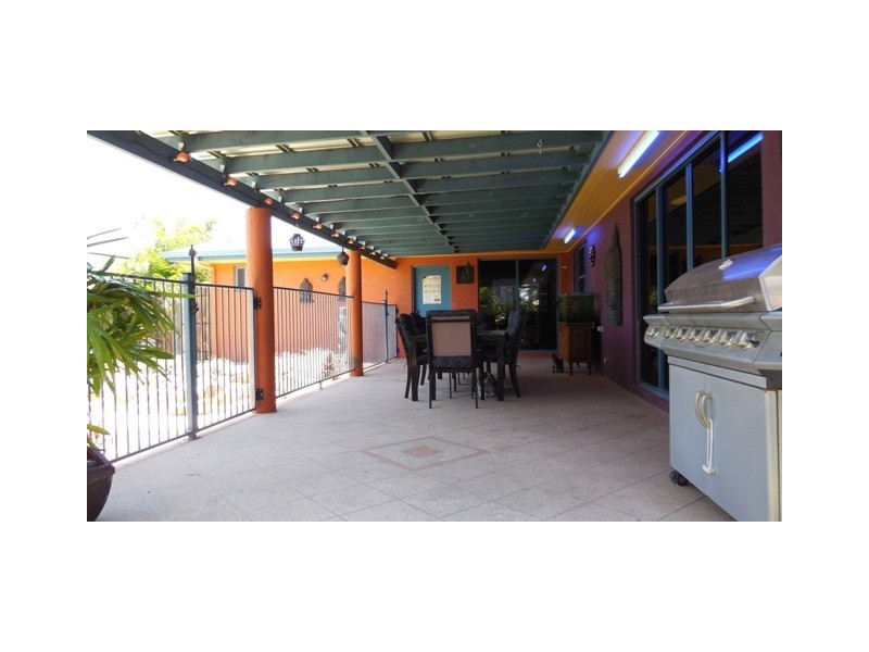 8 Sir Griffith Way, Rural View QLD 4740