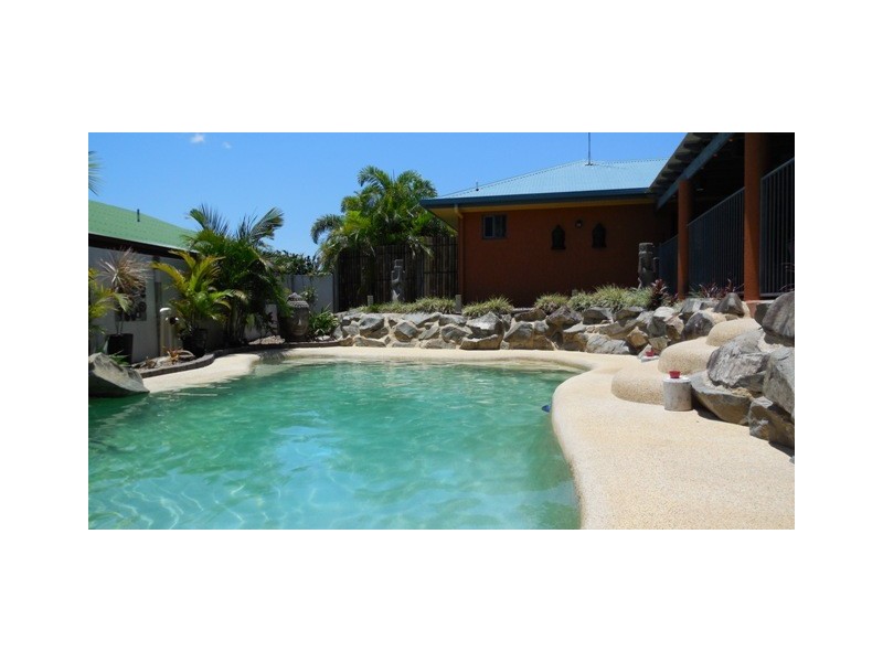 8 Sir Griffith Way, Rural View QLD 4740