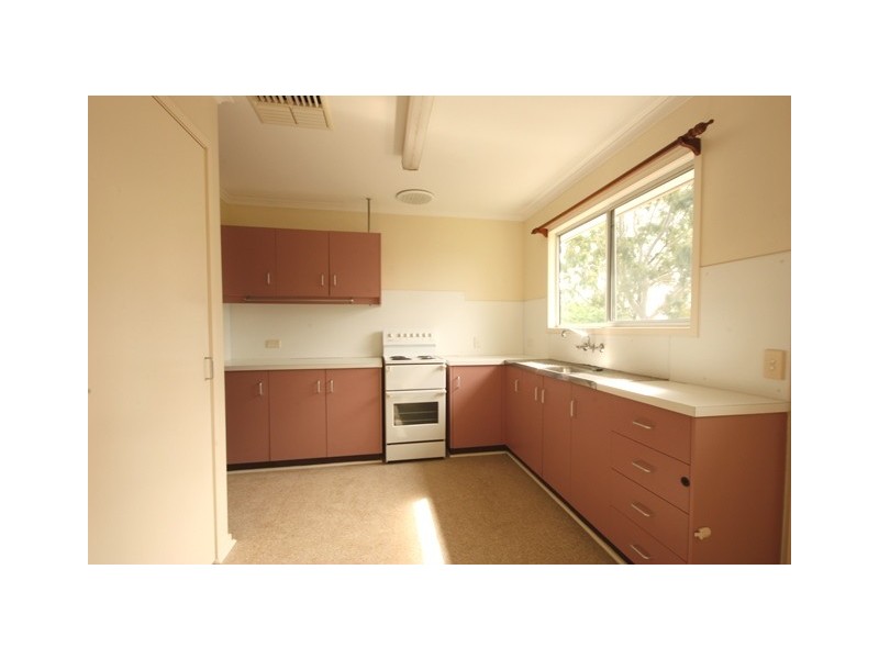 11 Maitland Street, Moranbah QLD 4744