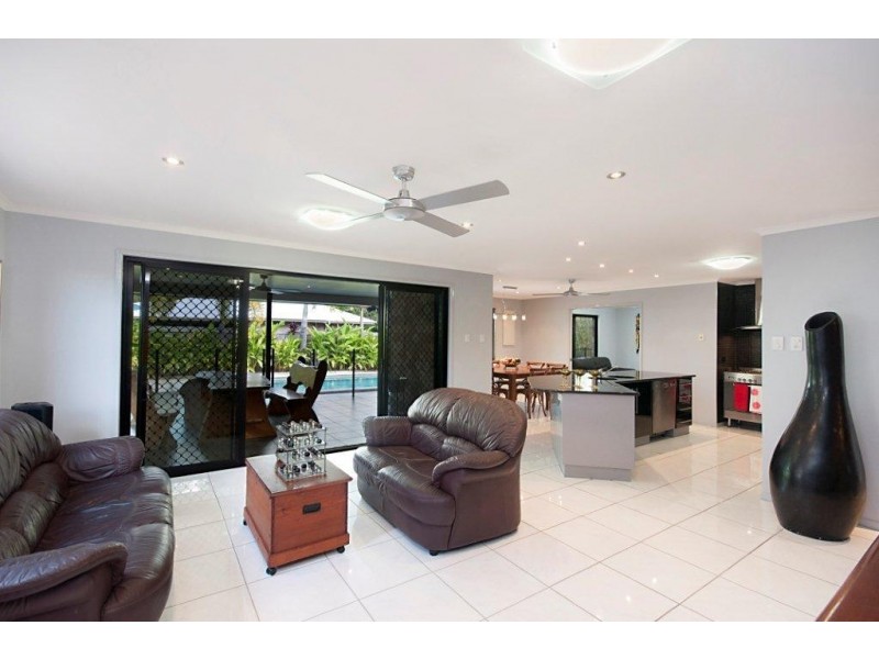 2 Friarbird Avenue, Blacks Beach QLD 4740