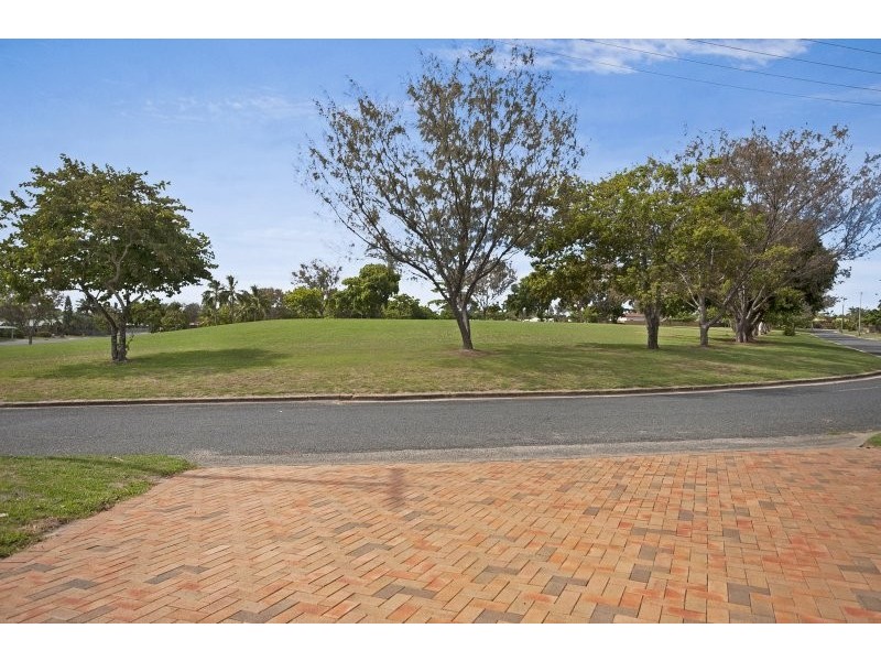 24 Lindeman Avenue, Slade Point QLD 4740