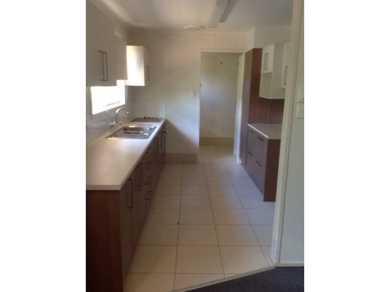 10 Crawford Street, Dysart QLD 4745