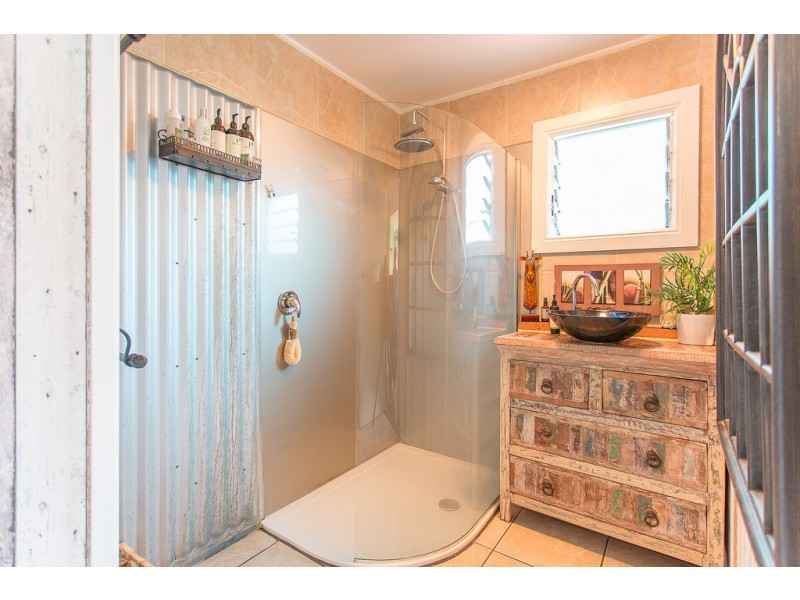 1 Penguin Street, Slade Point QLD 4740
