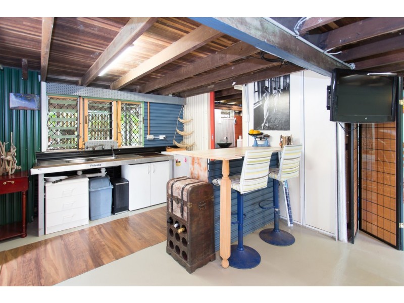 1 Penguin Street, Slade Point QLD 4740