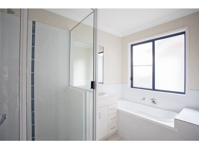 8 Crestview Crescent, Bucasia QLD 4750