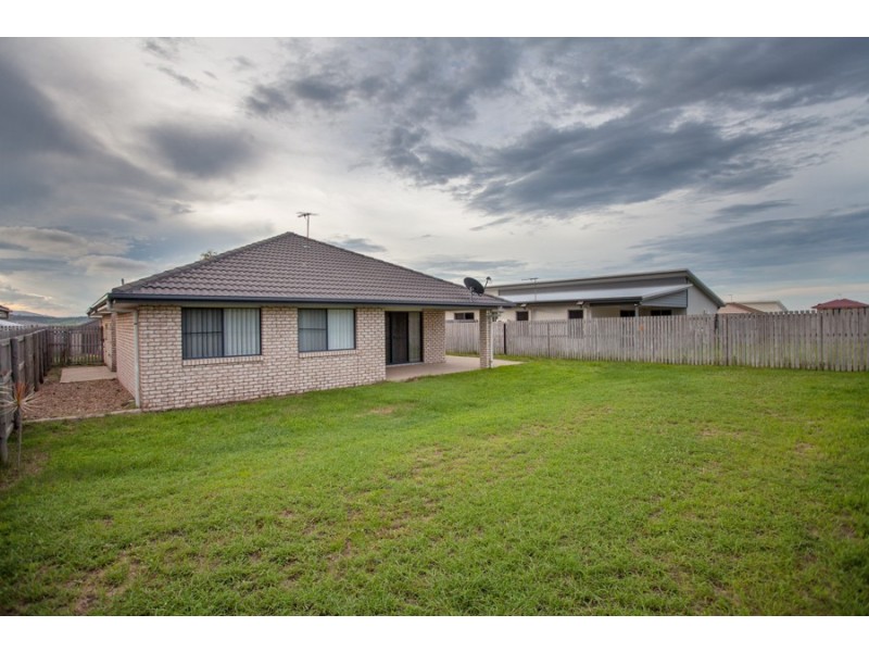 8 Crestview Crescent, Bucasia QLD 4750