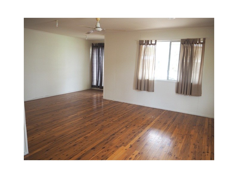 37 Hannah Crescent, Dysart QLD 4745