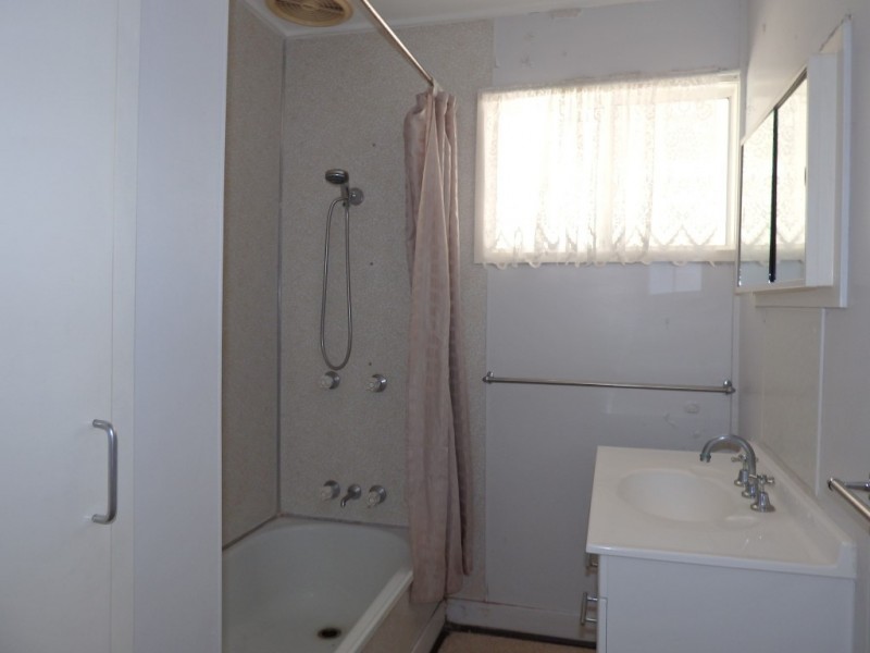 32 Spring Crescent, Dysart QLD 4745