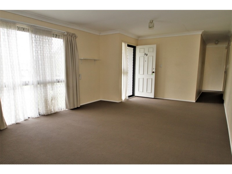 39 Ironwood St, Crestmead QLD 4132