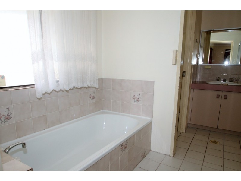 39 Ironwood St, Crestmead QLD 4132