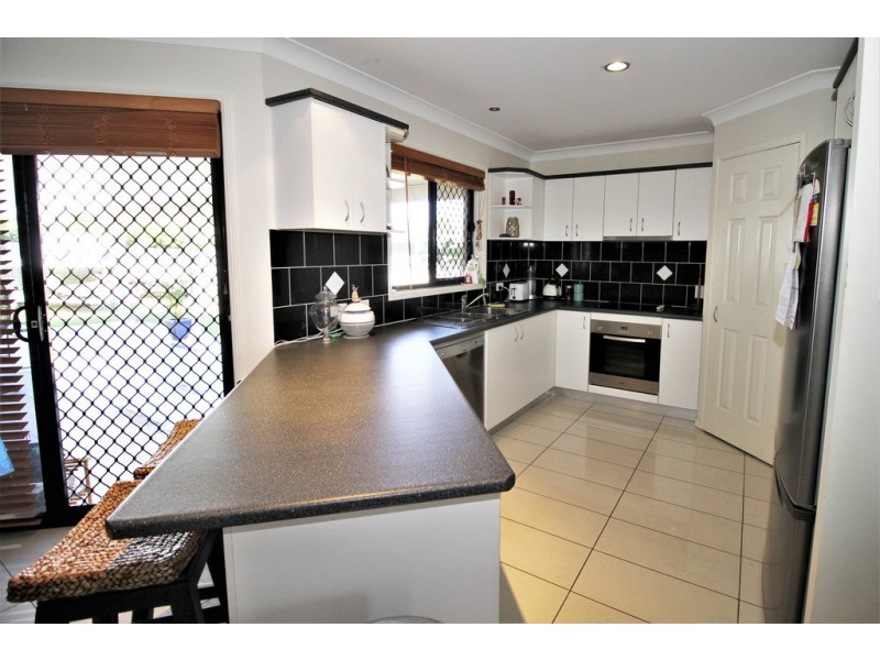18 Rasmussen Ave, Marsden QLD 4132