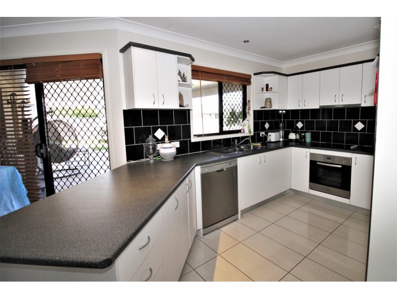 18 Rasmussen Ave, Marsden QLD 4132