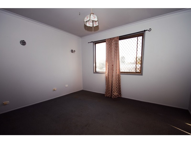 109 Waratah Drv, Crestmead QLD 4132