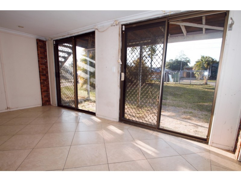 109 Waratah Drv, Crestmead QLD 4132