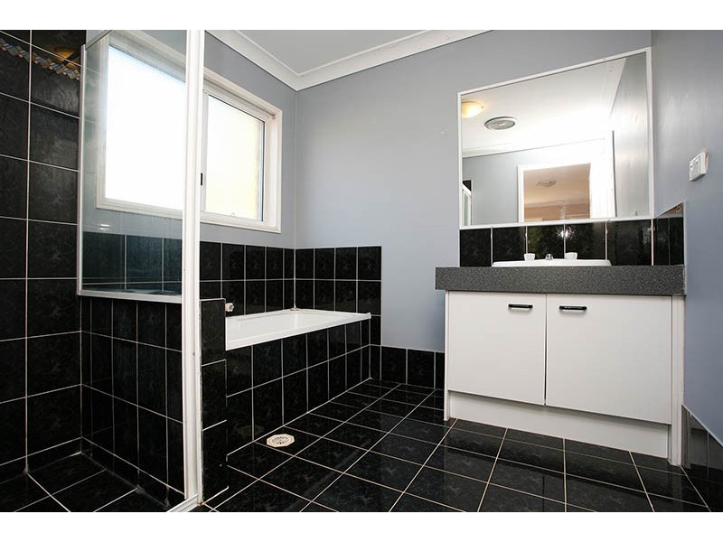 8 Cania Court, Marsden QLD 4132