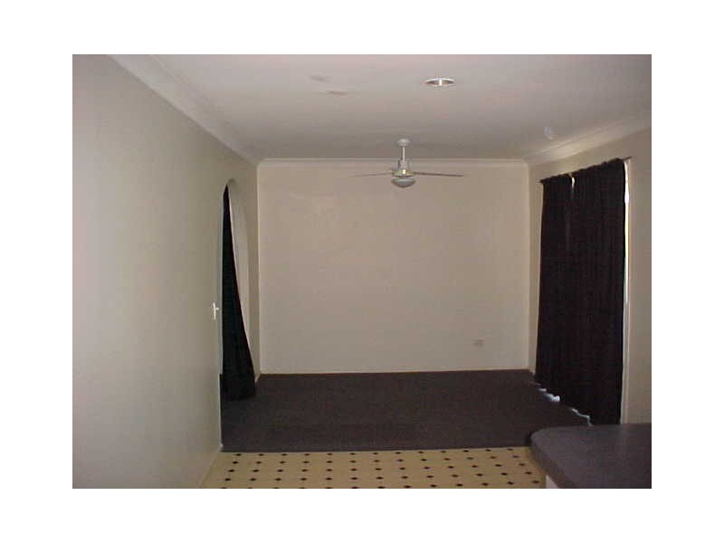 8 SERRISA STREET, Crestmead QLD 4132