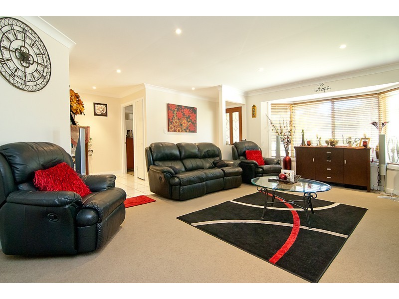 24 Solandra CCT, Regents Park QLD 4118