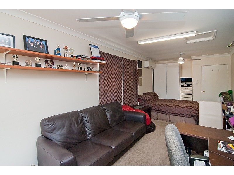 24 Solandra CCT, Regents Park QLD 4118
