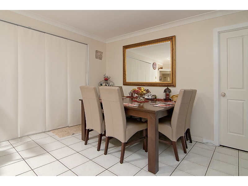 24 Solandra CCT, Regents Park QLD 4118