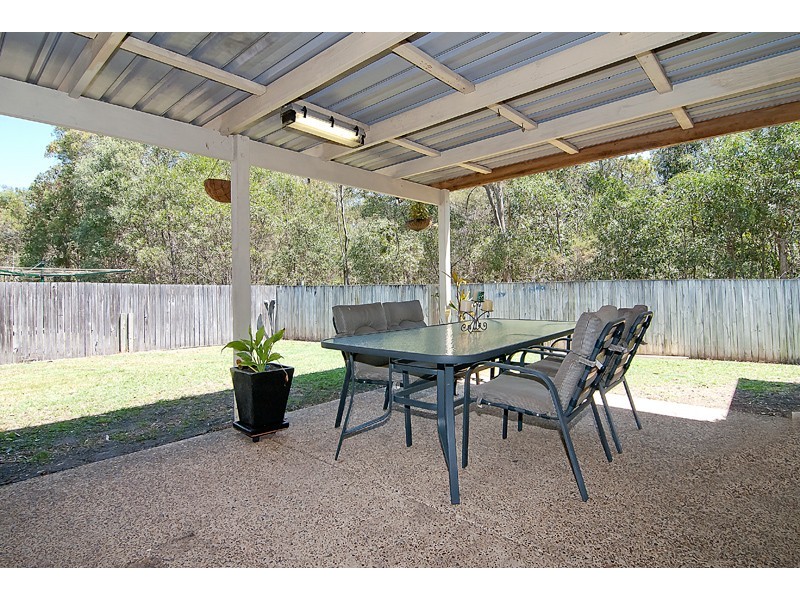 24 Solandra CCT, Regents Park QLD 4118