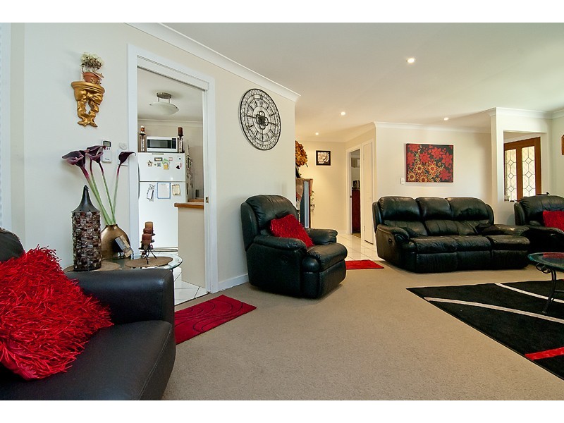 24 Solandra CCT, Regents Park QLD 4118