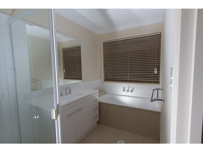 5 Brendan Thorne Place, Marsden QLD 4132