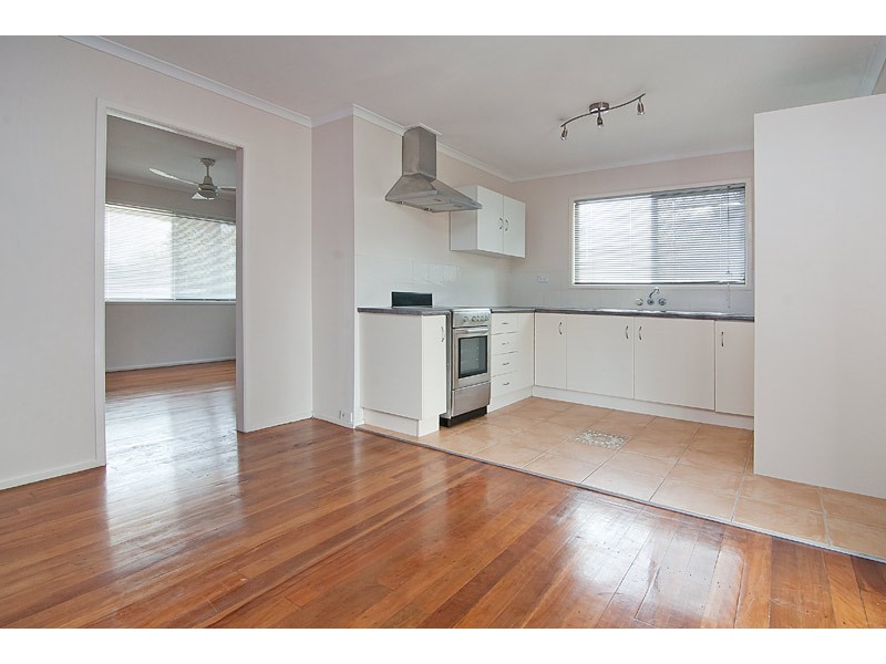 6 Satinwood St, Crestmead QLD 4132