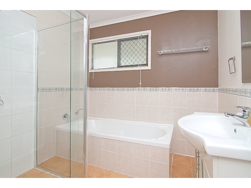 6 Satinwood St, Crestmead QLD 4132