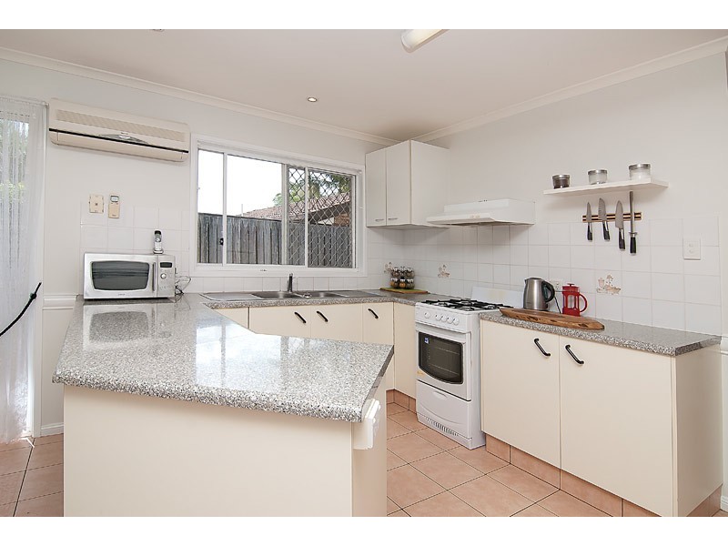 211 Chambers Flat Rd, Crestmead QLD 4132