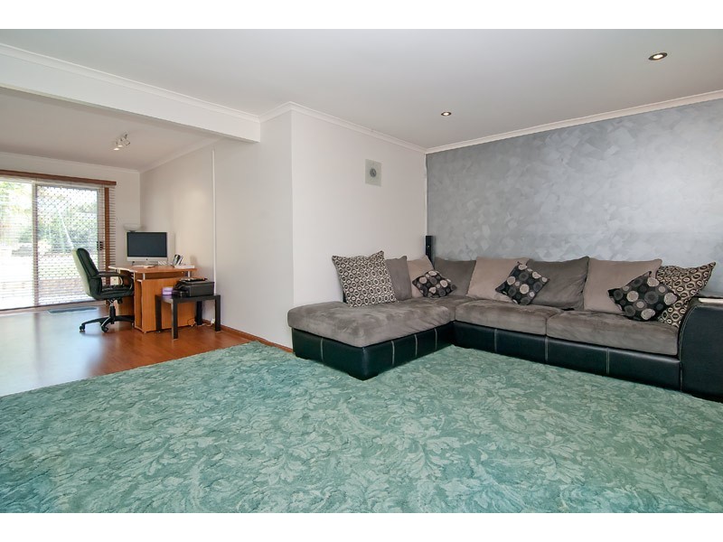 211 Chambers Flat Rd, Crestmead QLD 4132