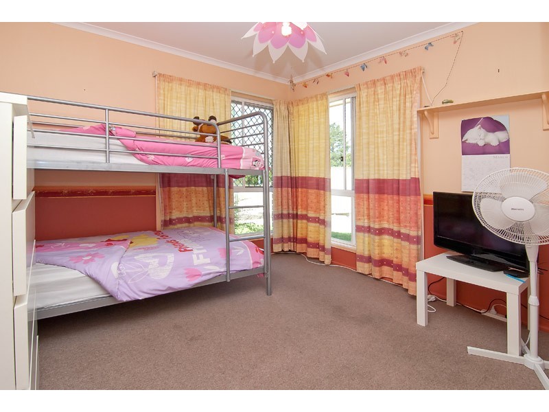 211 Chambers Flat Rd, Crestmead QLD 4132