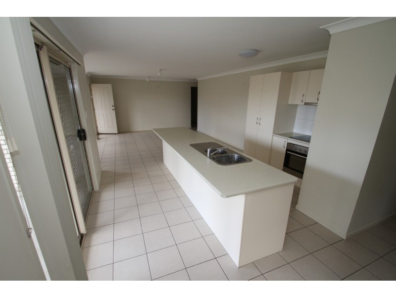 7 SERENITY CT, Crestmead QLD 4132