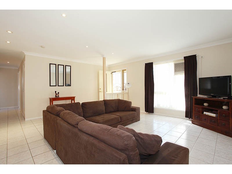 15 Rutyna Crescent, Crestmead QLD 4132