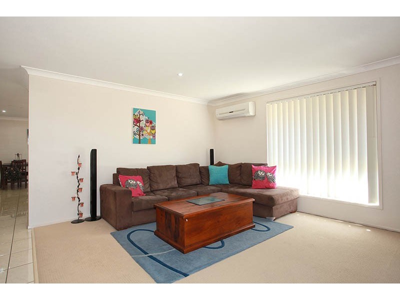 8 voyager Street, Marsden QLD 4132