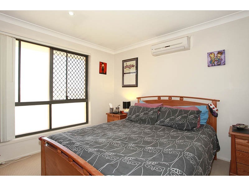 8 voyager Street, Marsden QLD 4132