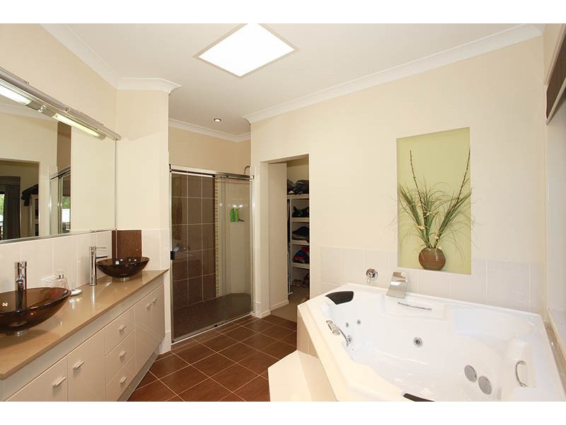 203 Rossmore Road, Chambers Flat QLD 4133