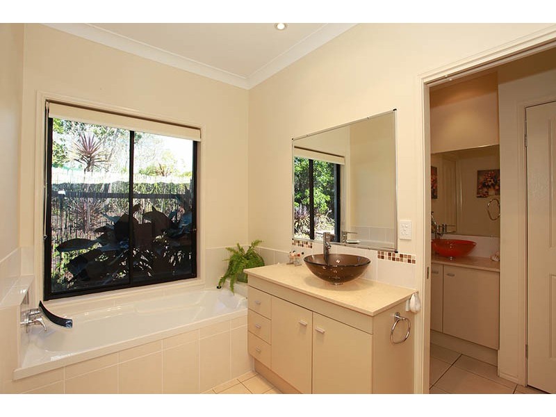 203 Rossmore Road, Chambers Flat QLD 4133