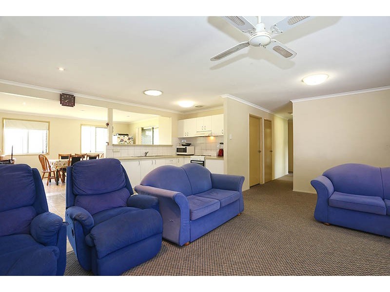 8 Bloodwood St, Crestmead QLD 4132