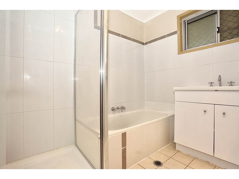 8 Bloodwood St, Crestmead QLD 4132