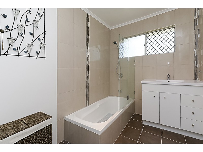 69 Fourth Ave, Marsden QLD 4132