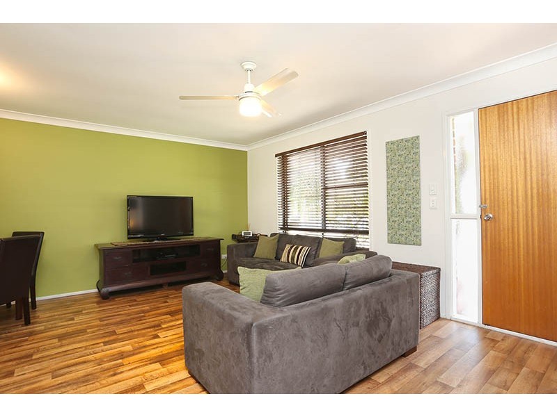 20 Emerald Drive, Regents Park QLD 4118
