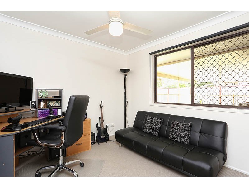 20 Emerald Drive, Regents Park QLD 4118