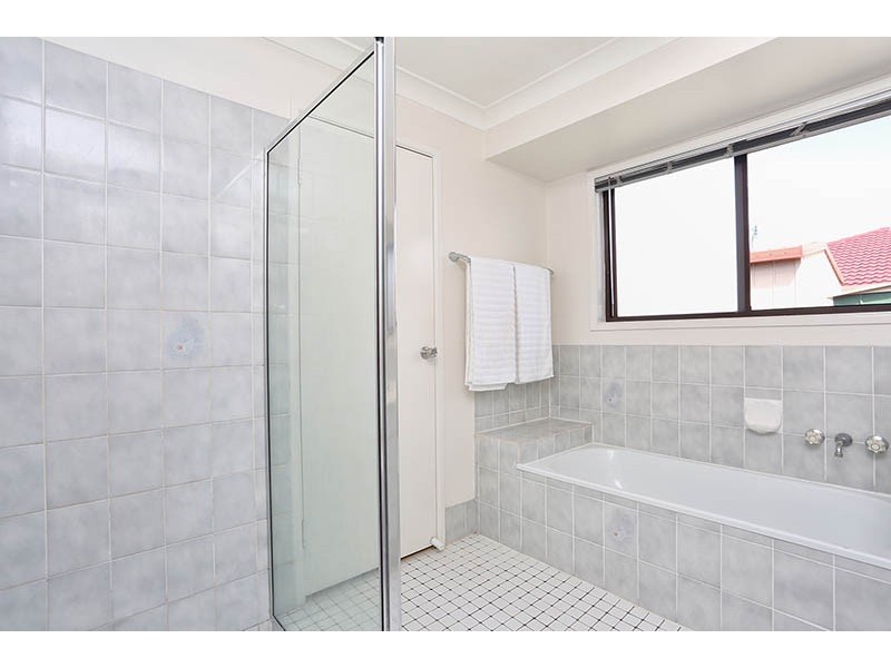20 Emerald Drive, Regents Park QLD 4118