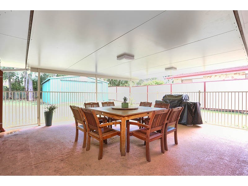 20 Emerald Drive, Regents Park QLD 4118