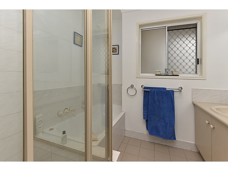 5 Iberis Court, Regents Park QLD 4118