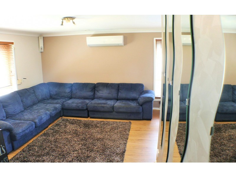 33 Wallace St, Crestmead QLD 4132