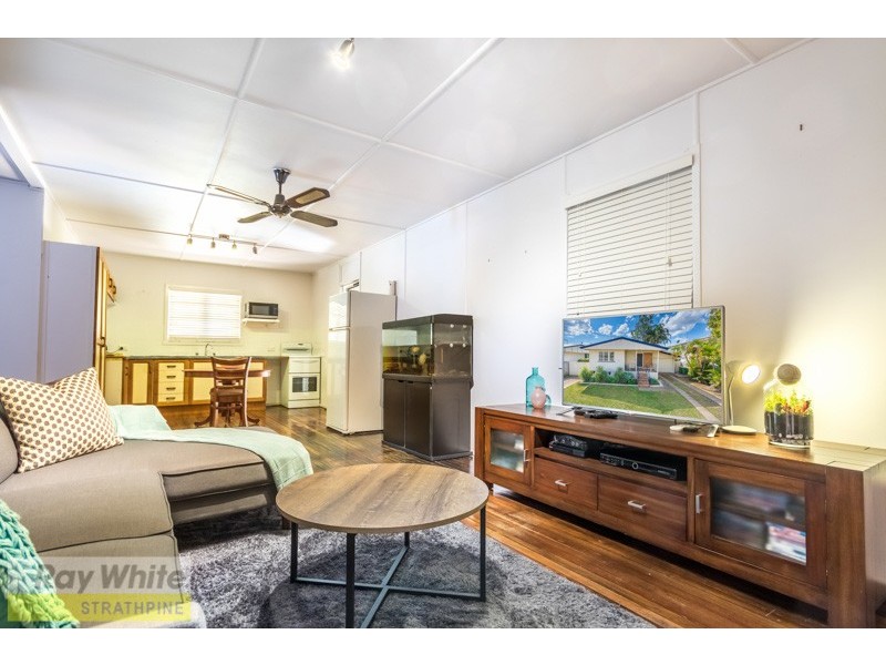 11 Peter Street, Strathpine QLD 4500