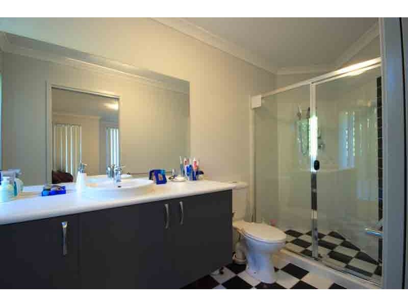 33 Bella Street, Cashmere QLD 4500