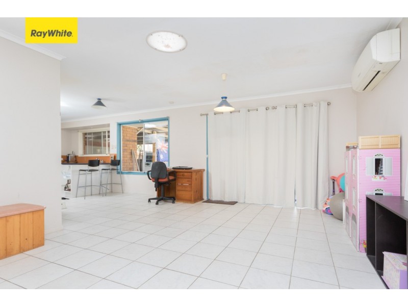 8 Barrine Court, Petrie QLD 4502